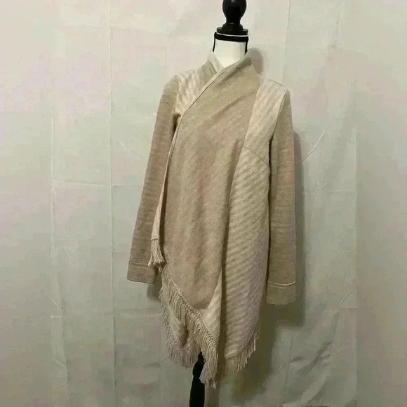 Anthropologie Saturday Sunday Fringe Elise Blanket Cardigan - Tan Neutral - Sz M - Picture 3 of 8
